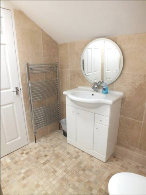 En-suite bathroom - shower