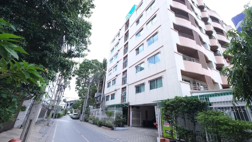 City center 3×2 bedroom units with patio