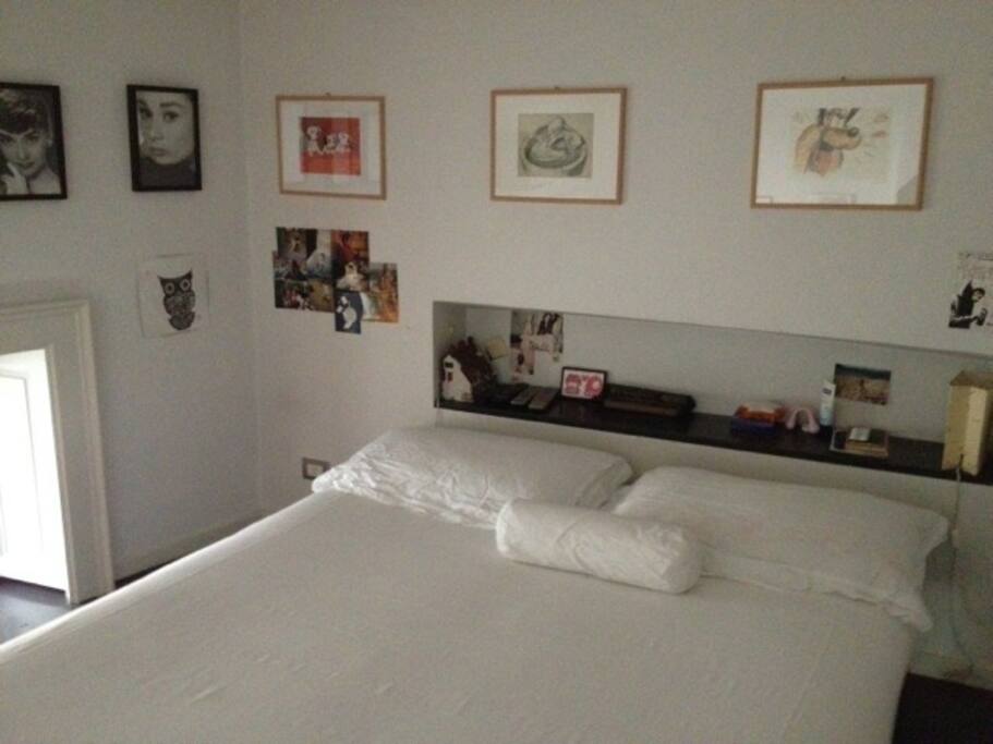 Il letto matrimoniale - The double bed
