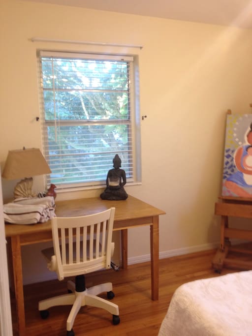 Art studio/guest room.