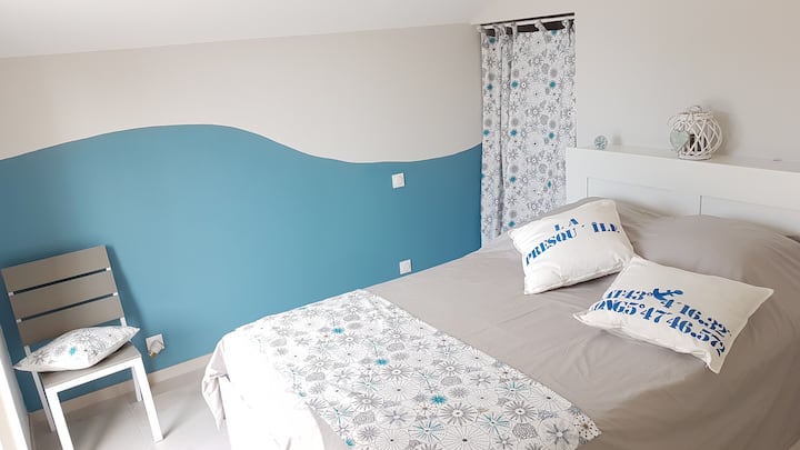 The bedroom of the apartment 'La Presqu'île***' 