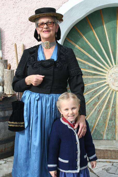 Eva mit Enkelin