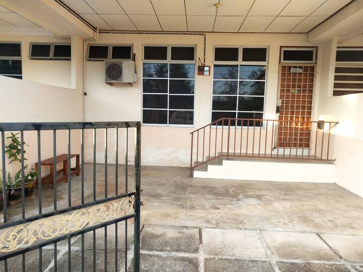 Adis Homestay Kuala Terengganu Houses For Rent In Kuala Terengganu Terengganu Malaysia