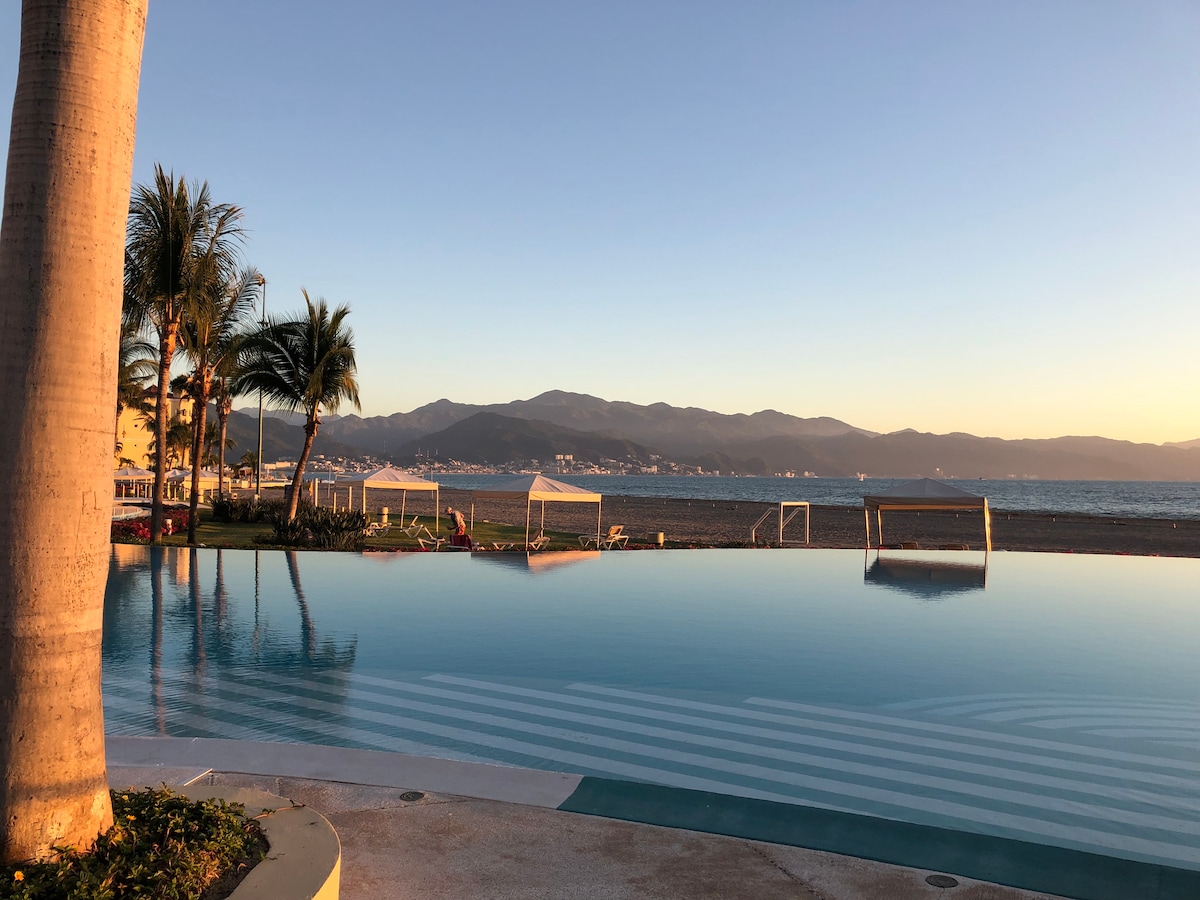 1 Bedroom Private Bay View Grand, Puerto Vallarta. Condominiums for