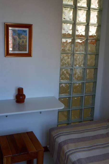 mesa de apoio quarto Amarelo