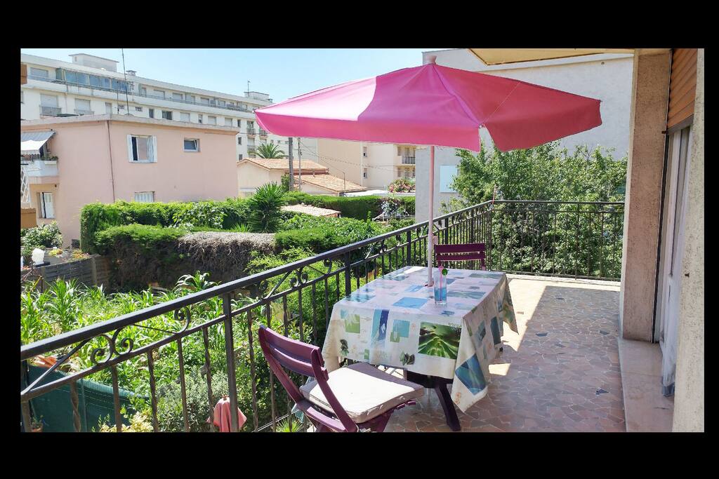 Terrasse privative de 40 m² avec barbecue