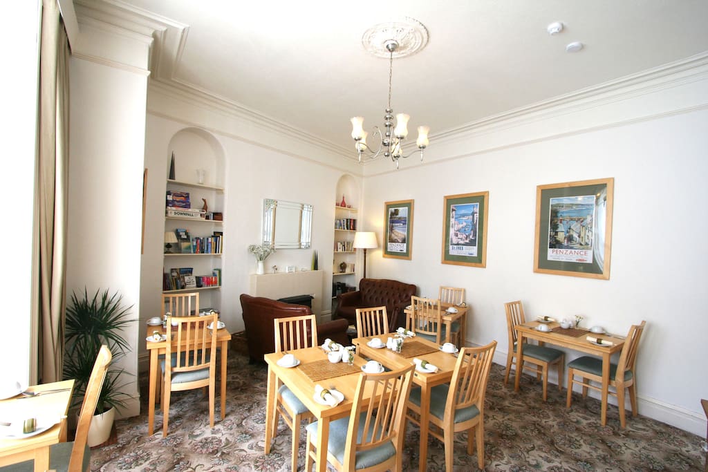 Large dining room which allows a flexible arrangement of tables