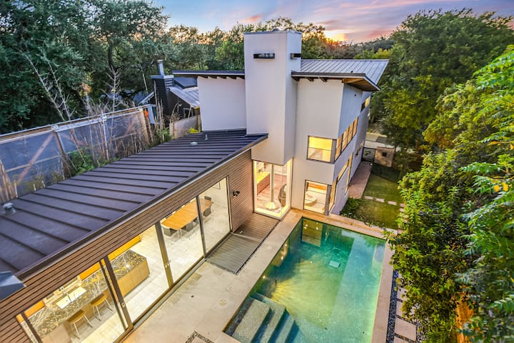 SoCo Heated Pool w Rooftop Hot Tub and City Views