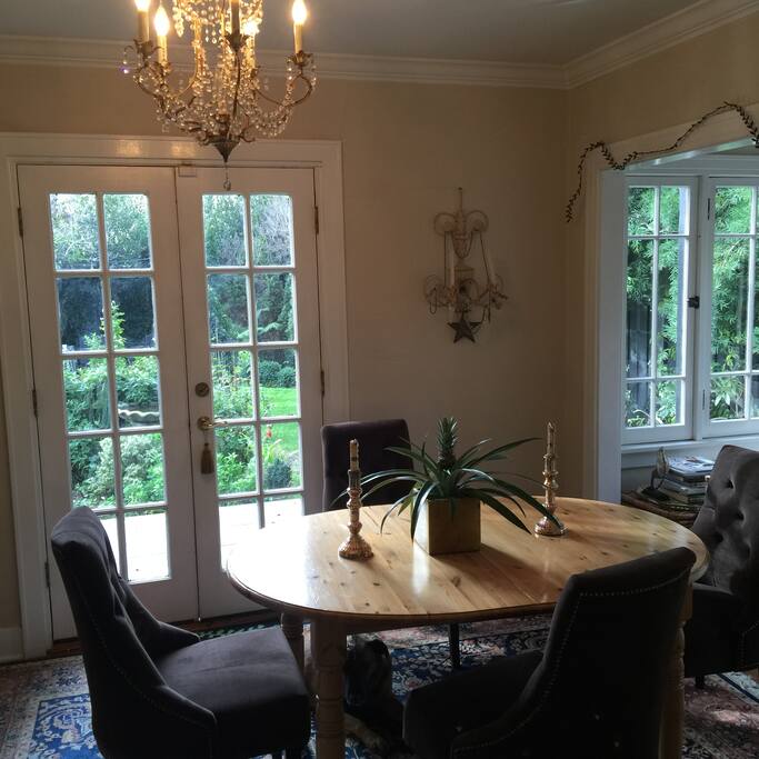 dining table with expandable leaf