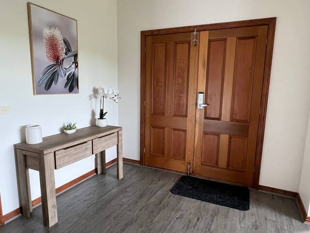 Banksia Port Campbell gallery image 4