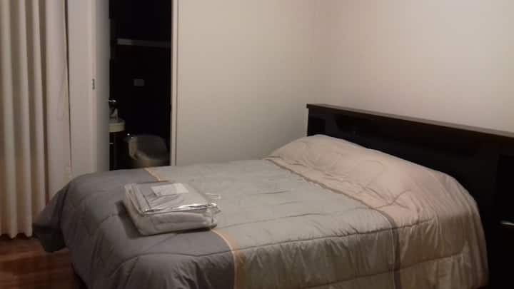 Спалня с двойно легло и самостоятелна баня с тоалетна