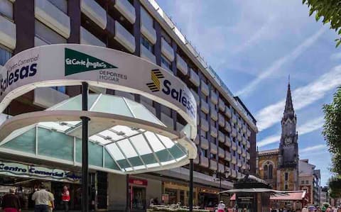 LOFT, DOWNTOWN, over ElCorteIngles with GARAGE,WIFI