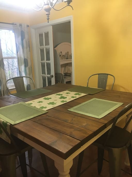 Kitchen Dining Area