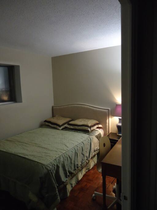 Queen size bed, clean sheets and towles