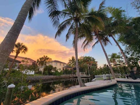 Pet Friendly Waterfront Guest Suite, Beach area