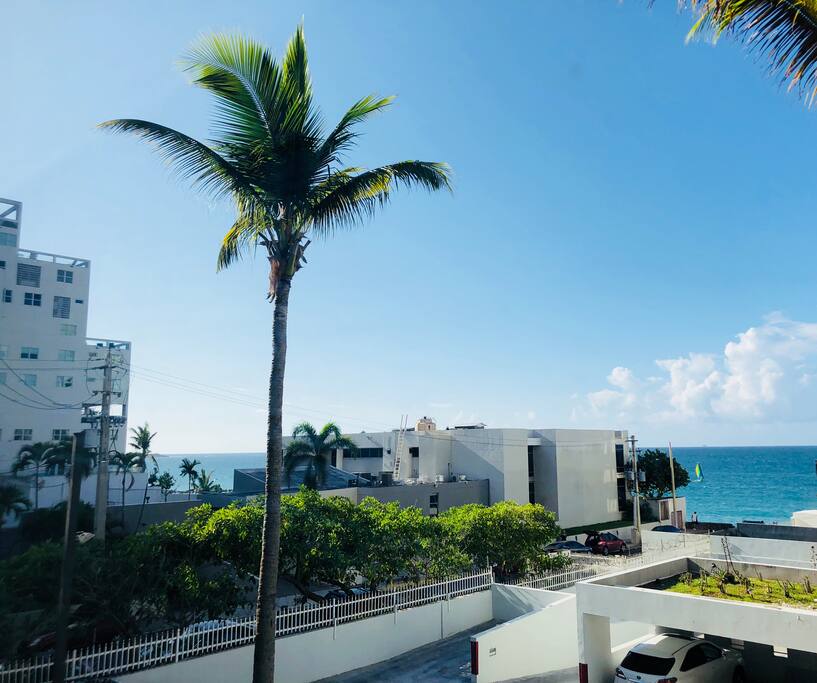 Feeling blue? Come hang in our cute beach pad and enjoy this beautiful ocean view, while you relax to the sounds of the ocean.
