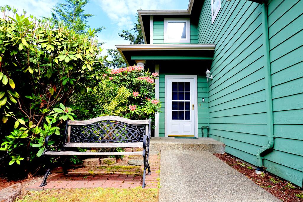 Cozy Entry with bench & flowers