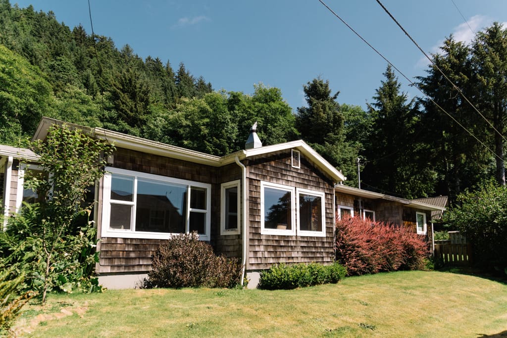 Falcon Cove Beach House w/ Outdoor Sauna Cabins for Rent in Falcon