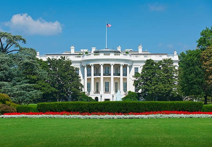 Photo of The White House South Lawn in Northwest Washington
