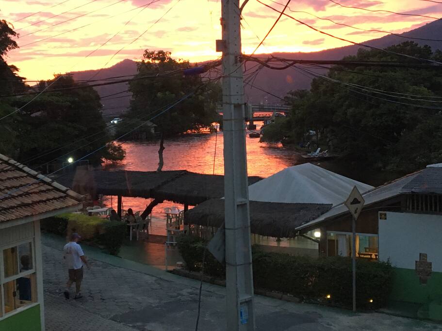 Lindo pôr do sol, pura vibe positiva