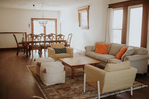 Top performing Airbnb: Eclectic Cozy Main Street Home in Columbus