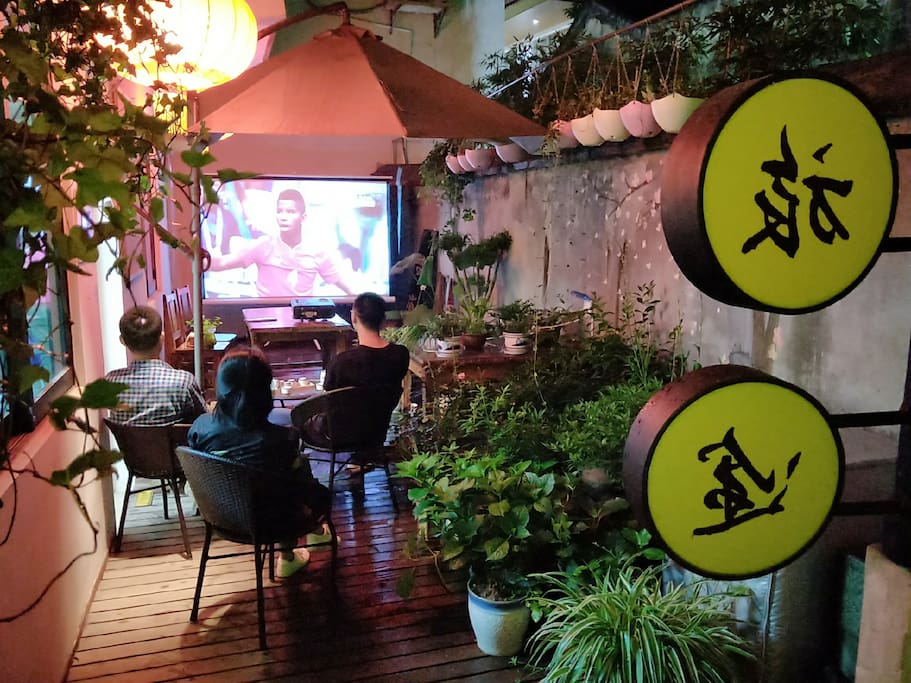 烟雨蒙蒙中看世界杯
