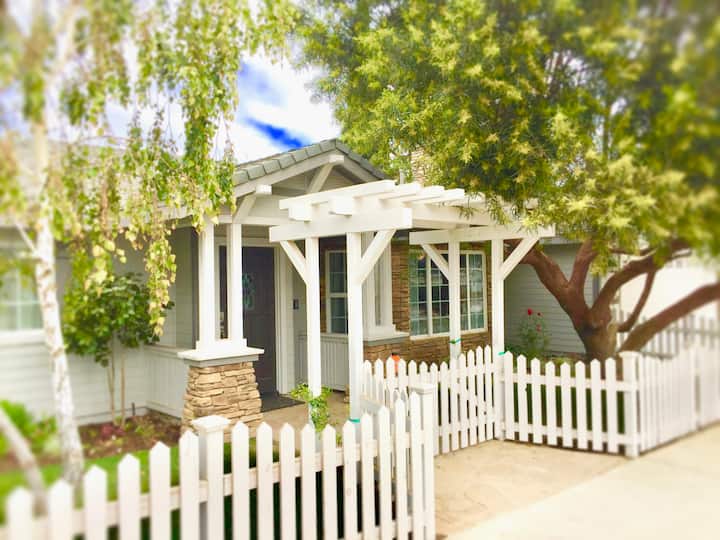 Charming Cozy Cottage, monthly, Old Town Camarillo Houses for Rent in