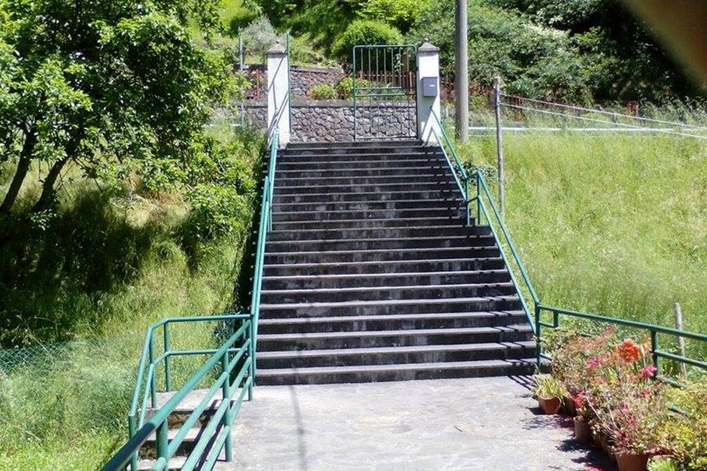 La scala di accesso dalla strada