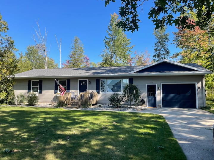 Bass lake, Pentwater Michigan cottage, Lake Access Cottages for Rent