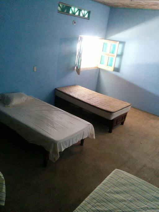 Sleeping quarter - Dormitorio - Dortoir