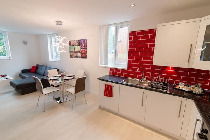 Contemporary 2br Stay | Free Parking - Leeds