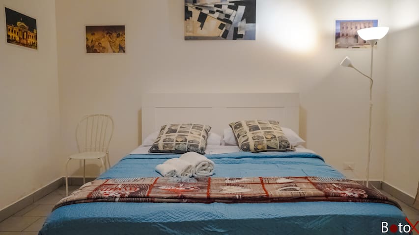 Cheap Apartment in center FreeWiFi Check-inFast24h