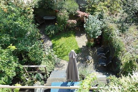 Third floor for guests near centre