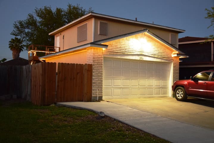 Upstairs Studio Apt. South Central Side of Town