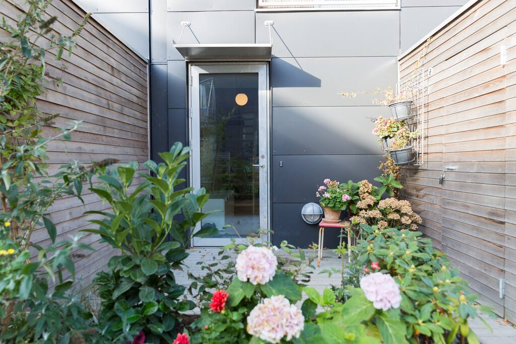Front terrasse with Sun in the morning