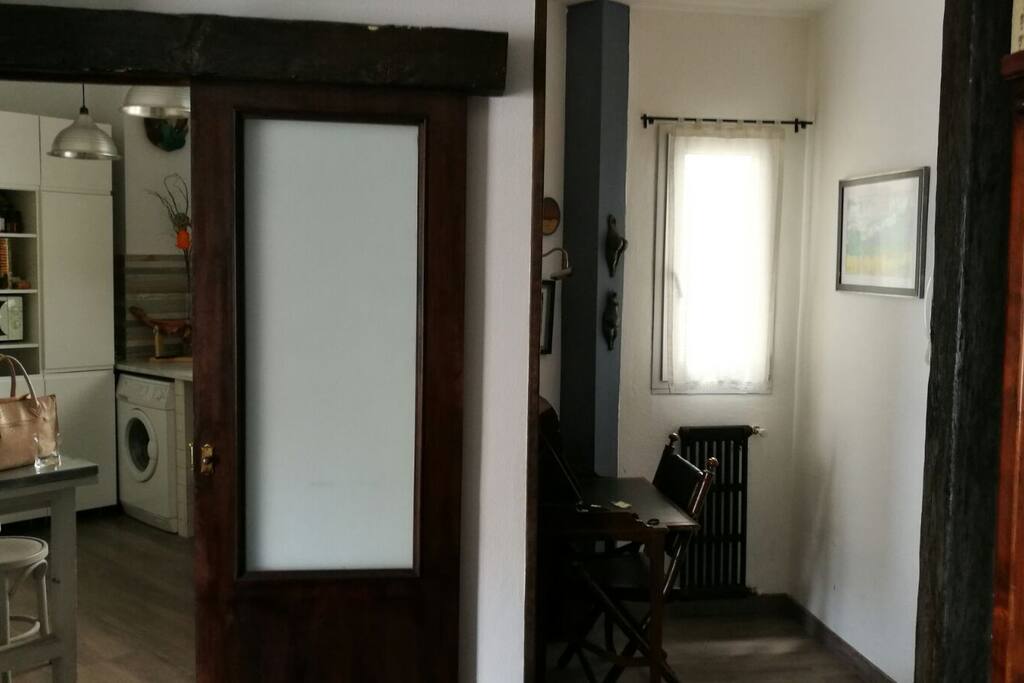 Salón con acceso a la cocina