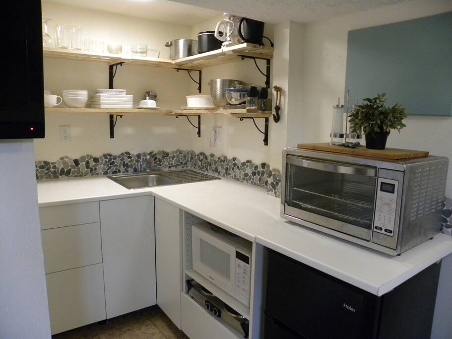 Kitchenette with everything you need.
