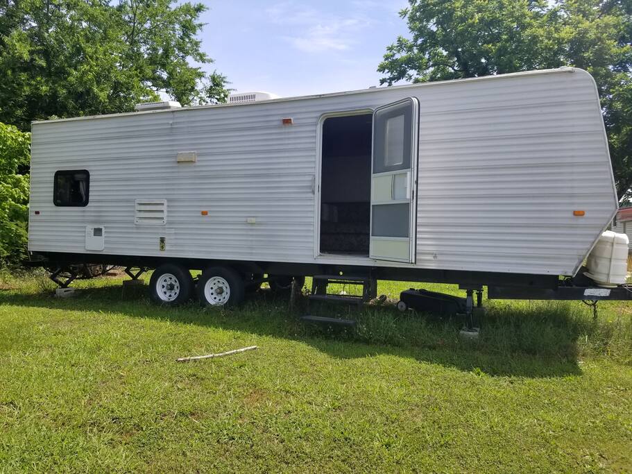 This camper is nestled in the country. Yet within ten minutes from town, including The Alabama Music Hall of Fame,the birthplace of Helen Keller, Cane Creek Hiking tours, located conveniently close to Muscle Shoals, within 15 minutes . Muscle Shoals is the hit recording town in the United States as seen in the Netflix documentary, Muscle Shoals.