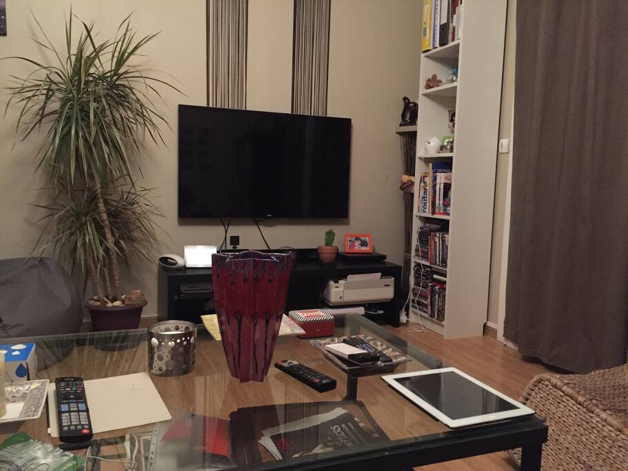 Salon avec écran plat