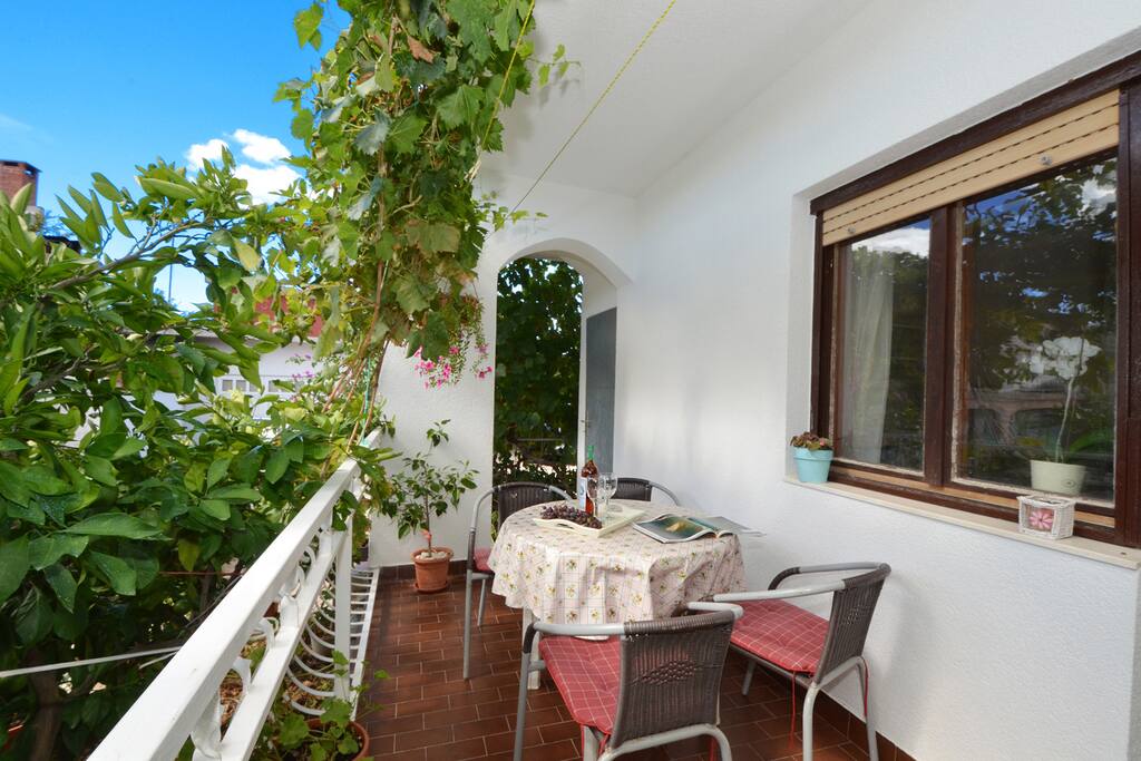 balcony