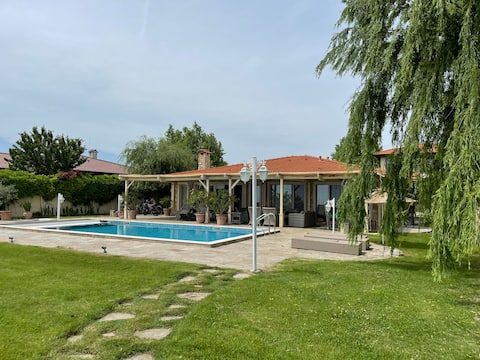 Blacksearama frontline villa with buggy included.