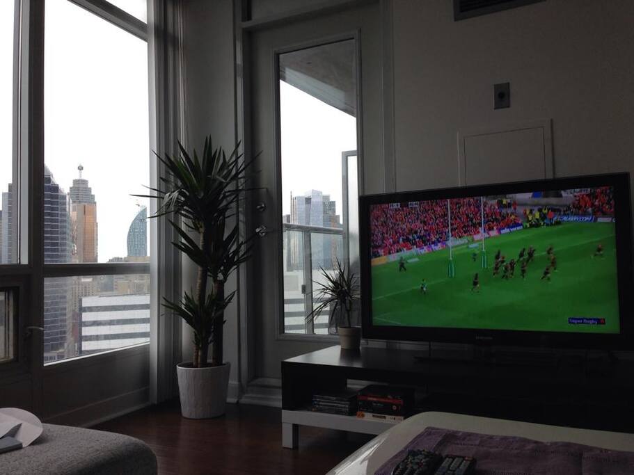 TV / Balcony