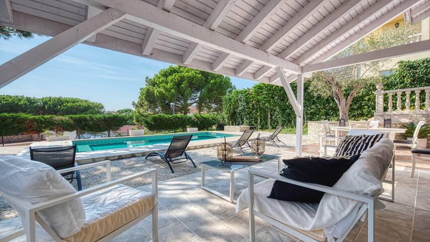 * CostaCabana – Villa PrimaDonna * Overdekt terras gallery image 3