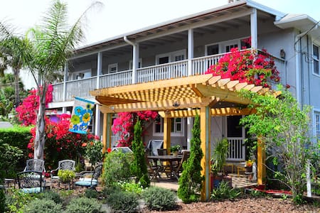 #3The House on Crawford Ocean Peek (legal rental).