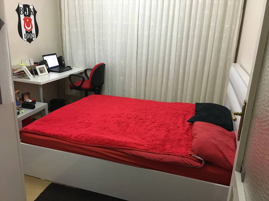 Bedroom / Twin Bed