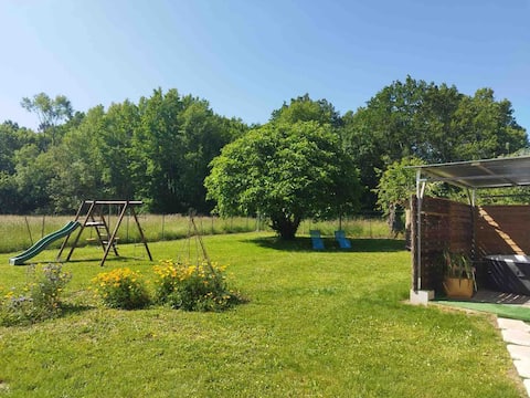 Cozy house in Périgord, isolated garden HOT TUB