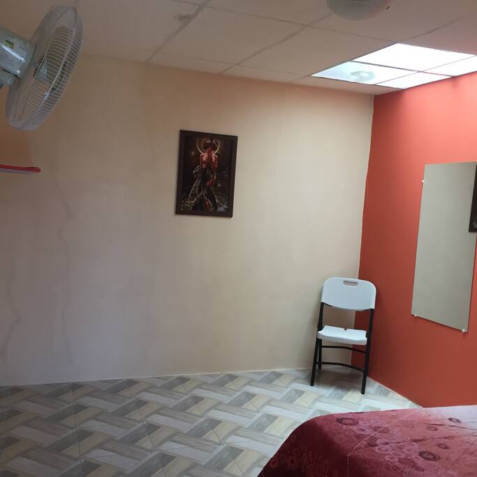 6) Vista parcial habitación matrimonial o individual.