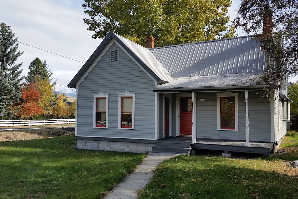 Cozy Cottage in Salmon Cabins for Rent in Salmon, Idaho, United States