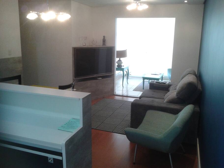 Vista da sala ao entrar no apartamento