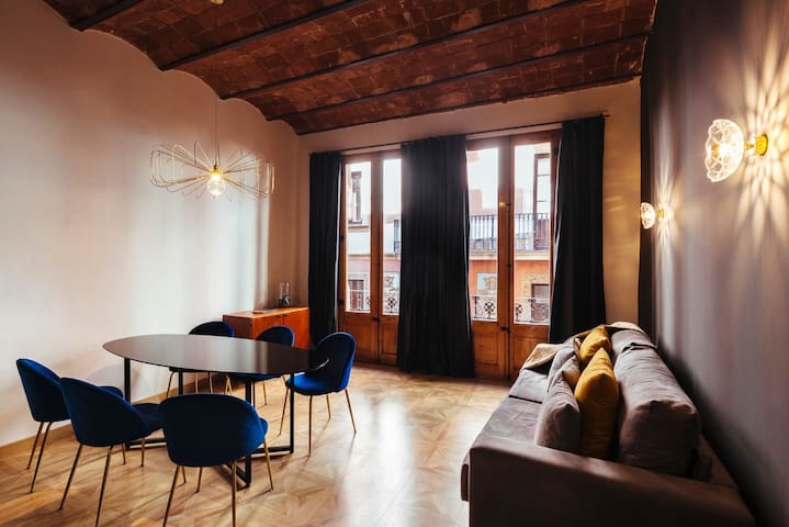 Beautiful Apt 2 Bedroom in the Gothic Quarter gallery image 2